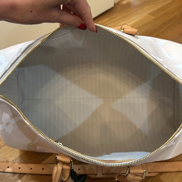 Authentic Louis Vuitton Keepall Bandouliere Gradient Pastel - Picture 7 of 16